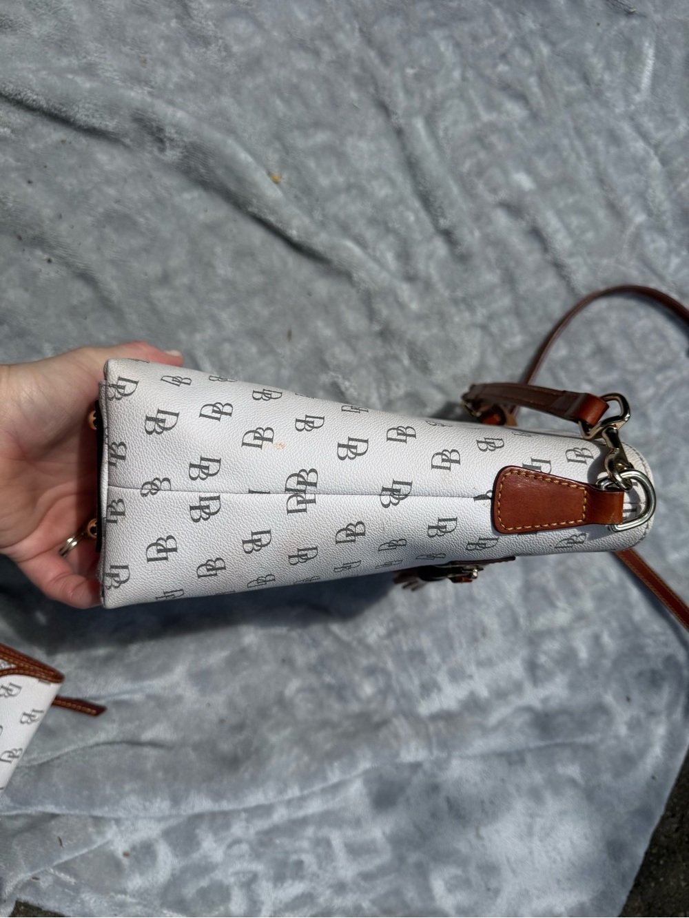Dooney & Bourke Cream Signature Logo Greta continent Wallet & bags - Picture 8 of 12